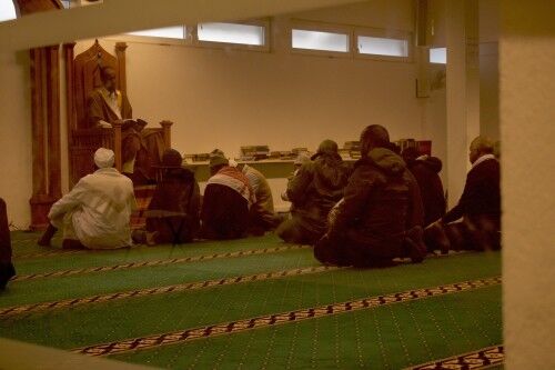 Samling i moskeen. Foto: Marita Dæhlin.
