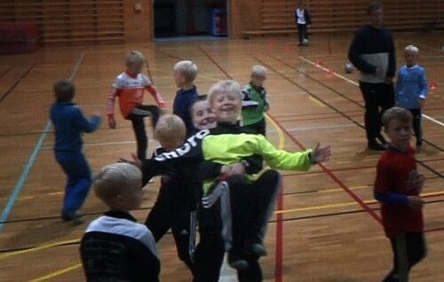 Barna på Randesund IL sin idrettsfritidsordning stortrives på det nye tilbudet. FOTO: Karianne Hinlo