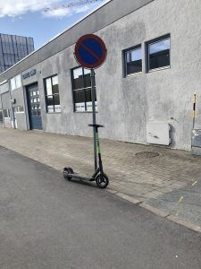 Det nye regelverket vil innføre parkeringsbøter for feilparkerte elsparkesykler. Foto: Jonas Slørdal Røvik