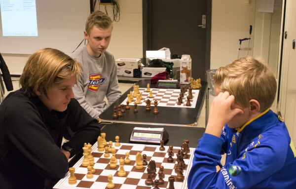 - Magnus har gjort mye for sjakken. Nå er det veldig "in" å spille