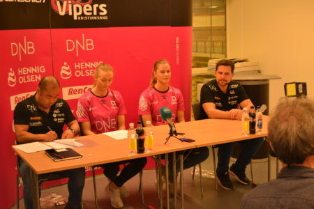 TO SPENNENDE TALENTER: Josefine og Henny ble torsdag vist fram for pressen. FOTO: Ulrik Magnus Thømt