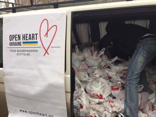 Open Heart samler inn klær i trailere. Foto: Open Heart - Halvard Hasseløy sin Facebook
