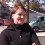 Merete Eikild mener innbyggerne kan få en helsegevinst av blomstene. Foto: Annicken Fredriksson