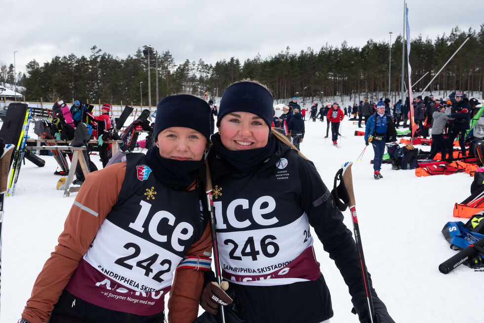 Julie Vattum (16) fra Bærum Skiklubb og Ingrid S. Solheim (16) fra Try Skiklubb.
 Foto: Oddvin Ødegård Wiklund