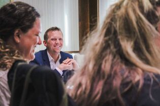 Nervøs latter i salen når finansreglementet blei presentert for formannskapet