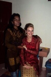 Amalie Henden elsker reiseliv. Her var hun hedersgjest i et bryllup i Indonesia. (foto:privat)