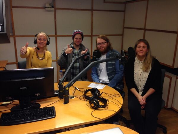 Sgrow spiller live i studio