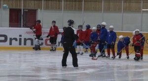 Det er mange unge medlemmer i Kristiansand Ishockeyklubb. Foto: Stian Masserud