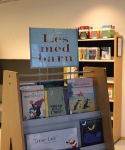 Biblioteket oppmuntrer barn til å lese Foto: Malene Nilsen.
