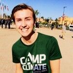 Kristian Krystad på plass på FN's klimatoppmøte i Marrakech i fjor høst som representant for KFUK-KFUM Global. Sammen med miljøaktivister fra hele verden legger depress på verdens ledende politikere til å ta riktige miljøavgjørelser for fremtiden. Foto: Privat