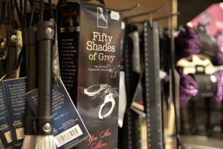 Den siste Fifty Shades filmen kom før helgen, og er blitt et svært populært produkt blant kundene, kan butikksjef Mari fortelle.
