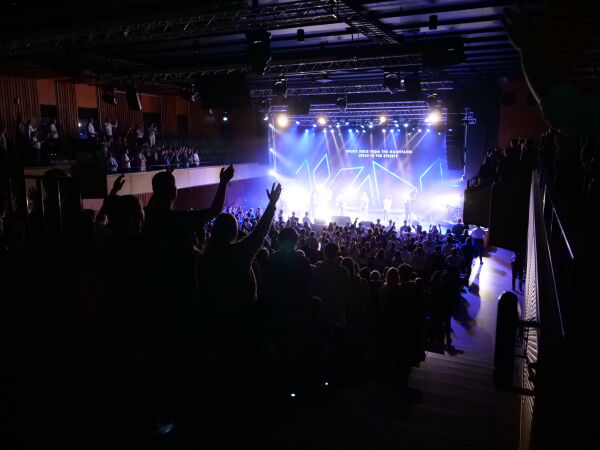 Samlet 1000 unge til lovsangsfest