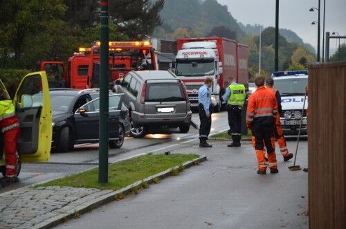 ULYKKE: Slik så det ut i Torridalsveien etter ulykken på Sødal tirsdag morgen. FOTO: Henrik Myhrvold Simensen