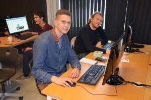 I GANG: Studentene Daniel Kolaas og Mats Myredal Thorsen er godt i gang med den siste interne praksisperioden. FOTO: JACOB SUNDBLOM NYGAARD
