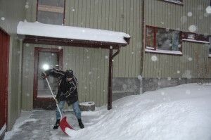 Så var det fram med snøskuffa - igjen