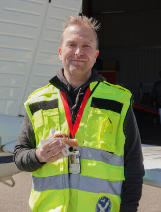 Lars Eirik er styreleder, operativ leder og flytryggingsleder i Kjevik flyklubb.
 Foto: Rebekka Skeie