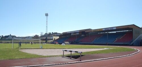 MÅ VINNE: Donn er avhengige å vinne kamper fremover. Det er her på Kristiansand Stadion at Donn spiller hjemmekampene sine, så sant gresset tillater det. Foto: Wikipedia Commons