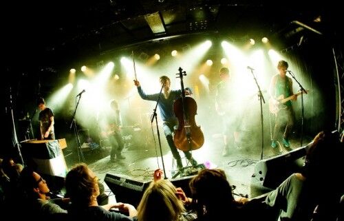 Honningbarna er et av bandene Karmakosmetix Records har hjulpet frem. Foto:honningbarna.no