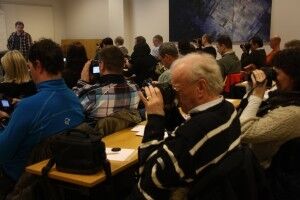 FOTOKURS: Kursrommet var fullsatt av nybegynnende fotoentusiaster. FOTO: Ida Louise Johansen