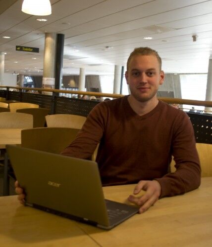 Webkamera-eksamen: Eirik Larsen fra UiA forteller om en fin opplevelse med eksamen gjennom pc-skjermen. Foto: Anders Modum Bilet