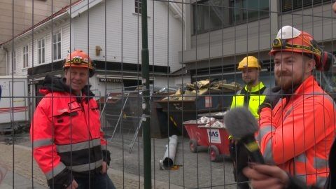konstruksjonsarbeidere som jobber i markensgate, Michael (venstre), Ola (høyre) og Tomas (gul jakke).