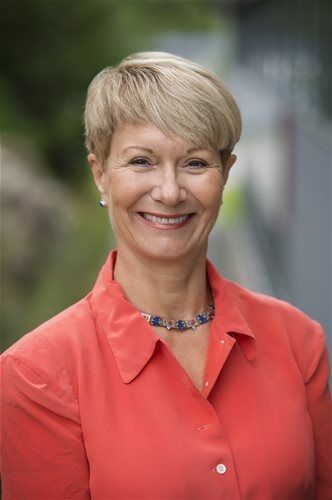 NODE-leder tvinges til å fortsette som politiker
