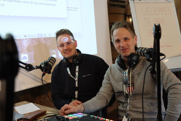 Kursholderne Tharald Torset Lundvall (f.v.) og Richard Ekhaugen har god erfaring med å drive podcast.
 Foto: Marie Thue Humborstad