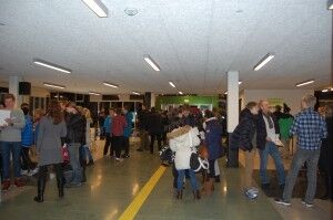 Mye folk møtte opp til åpen skole på Kristiansand Katedralskole Gimle. (Foto: Odd-Sølve I. Grannes)