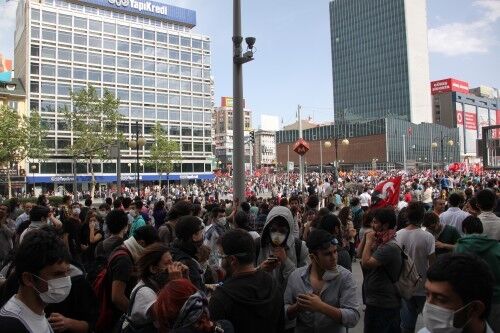 Til tross for at Tyrkia kaller seg et demokrati, er det mye regjeringen gjør som kan minne om det helt motsatte. Bildet er tatt i Ankara under en demonstrasjon i 2013. FOTO: Burak Turan