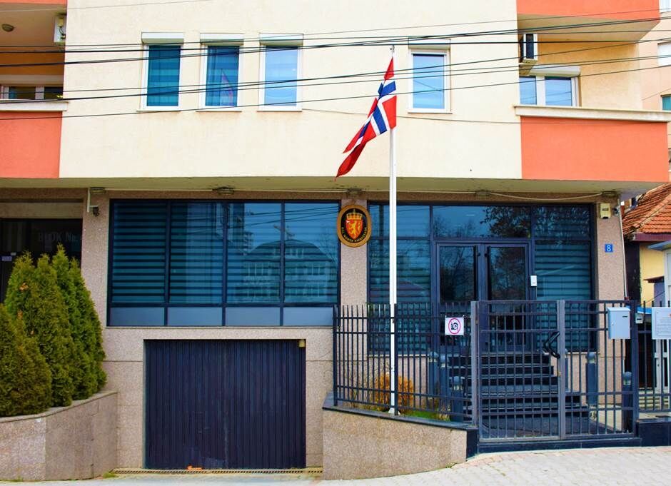 NORSK JORD I KOSOVO: Den norske ambassaden ligger i hovedstaden Pristina. FOTO: Privat