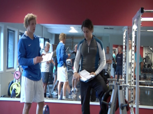 Svein Salvesen og Thomas Bjørnsen gir instrukser om hvordan dagens treningsøkt skal foregå.