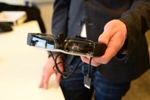 Her ser vi såkalte Augmented Reality-briller. Foto: Åsa Torp.