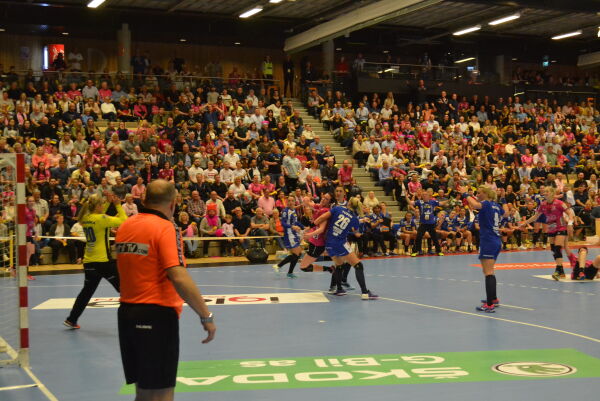 Vipers skal trene i bråkete omgivelser før returkamp i EHF-finalen.