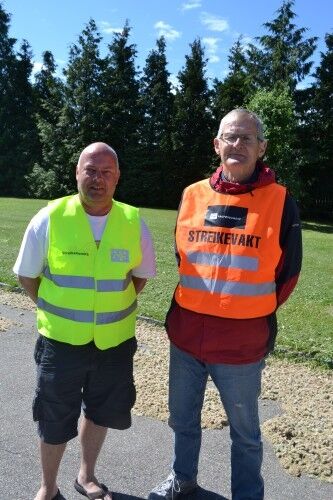 Medlem i streikekomiteen Inge Fossdal og streikevakt Alf Erik Hatlestad er meget fornøyde med streikeværet. Foto: Caroline Ørvik