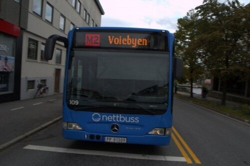 Denne bussen med retning Voiebyen stod fast i Kvadraturen. Foto: Joakim Fossan