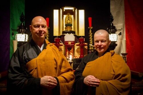 Buddhistprestene Såzen Larsen Kusano og Anjun Reiman. Foto: Helene Eriksen