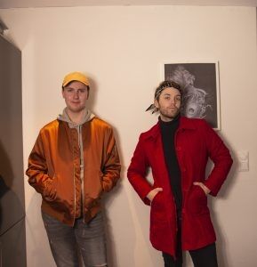 Marius Natland (Venstre) og Johannes Olai Fandal (høyre), drag-artistene som sminket Dina og Isak. Foto: Brage Glorvigen Allesøe