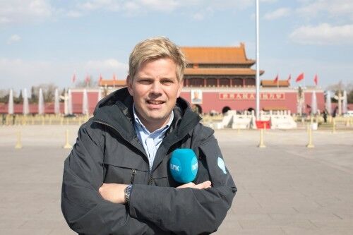 Peter Svaar her utanfor den forbudte by i Beijing. Foto: Privat