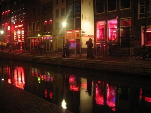 Illustrasjonsfoto: Red light district i Amsterdam. FOTO: wikimedia