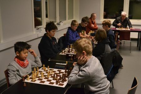 Unge sjakkspillere: Viktig med konsentrasjon i sjakk. Foto Daniel Ducros.