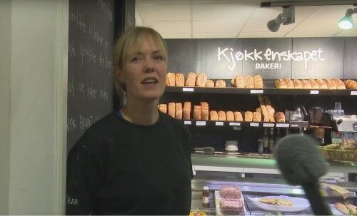 Jorunn Tveit og Kjøkkenskapet bakeri er en av 50 spisesteder i Kristiansand som deltar i Spis for 100. Foto: Mats Høimyr
