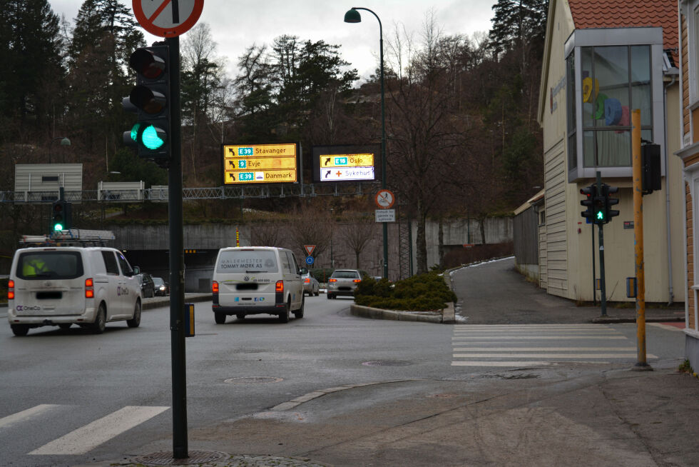 Krysset Festningsgata - Tordenskjolds gate har som krysset på Lund Torv grønt lys for både biler og fotgjengere på samme tid. Foto: Emil Myhre