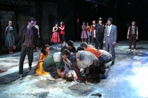 Pressevisning: Scene fra den berømte musikalen West Side Story. Foto: Pressefoto
