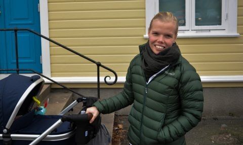 Kristine Byrkjedal har opplevd nesten-ulykker både som bilist og fotgjenger i lyskryss med grønt for både biler og fotgjengere. Foto: Emil Myhre