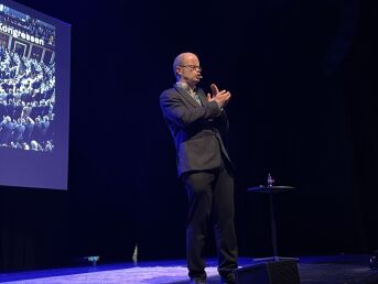 Hans Olav Lahlum på Teateret i Kristiansand