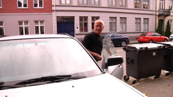 - Bilen er eneste mulighet å komme seg ut for mange