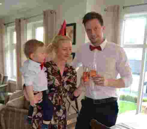 Skål! Sivertsen og familien er klar for finalen. Foto: Iris Elin Ullvang