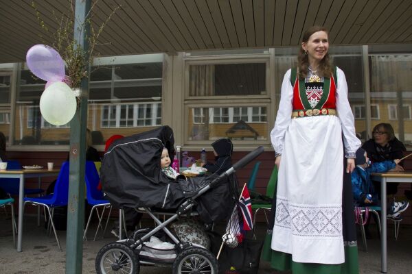 Vakre nasjonaldrakter på Oddernes