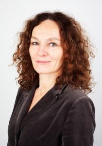 Camilla Stoltenberg, direktør i Folkehelseinstituttet, har vært et kjent fjes i media de to foregående månedene. Pressebilde: Folkehelseinstituttet.