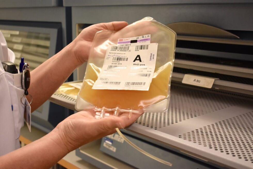 BLODPLATER: Det er ikke bare fullblod som tappes av blodgiverne. Blodplatene oppbevares i en egen maskin inne på lageret. FOTO: Eline Storsæter